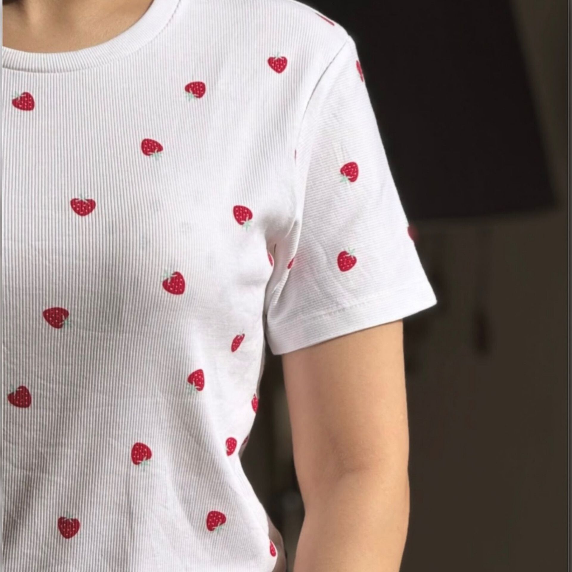 تیشرت یقه گرد واراتی برند H&M